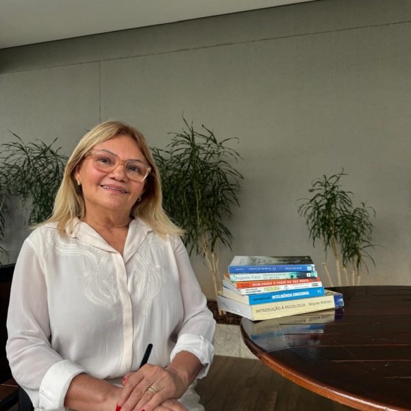 Izabel Vasconcelos - Psicologia e sexologia.